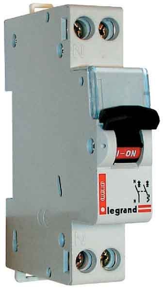 Disjoncteur coupure 4500a phase/neutre 10a Legrand